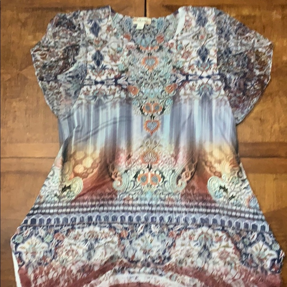 🎈 5/$25 🎈Beautiful handkerchief hem top